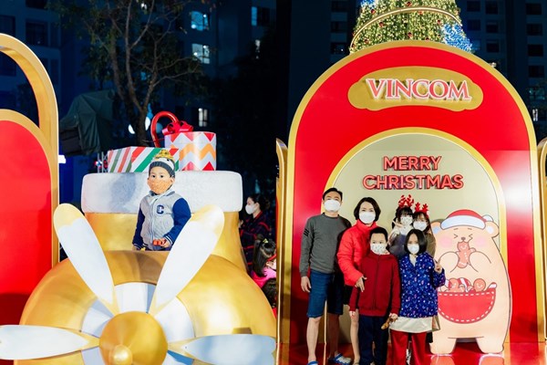 Không khí đón Tết Dương Lịch thành thị: Vẫn rộn ràng dù vắng bóng các sự kiện lớn - Anh 9