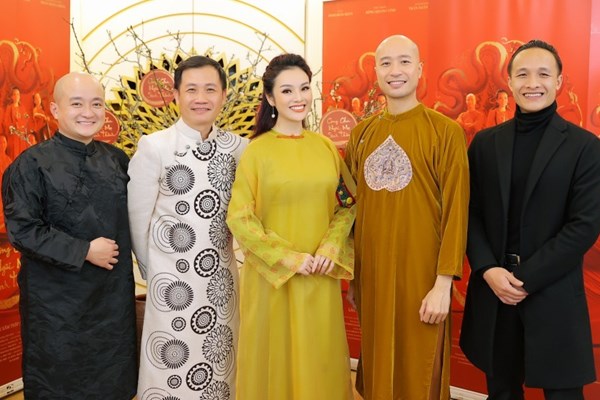 Ca sĩ Tân Nhàn:  MV 