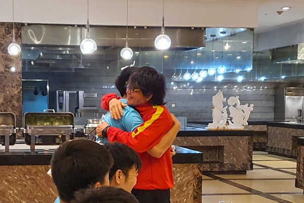 Các tuyển thủ Việt Nam tạm biệt “thần y” Choi Ju-young - Anh 2