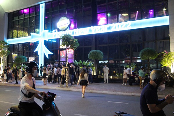 Bar, vũ trường, karaoke tại TP.HCM được hoạt động trở lại từ 10.1 - Anh 1