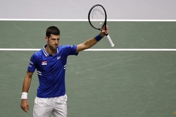 Quyết định miễn trừ y tế cho Novak Djokovic gây tranh cãi - Anh 1