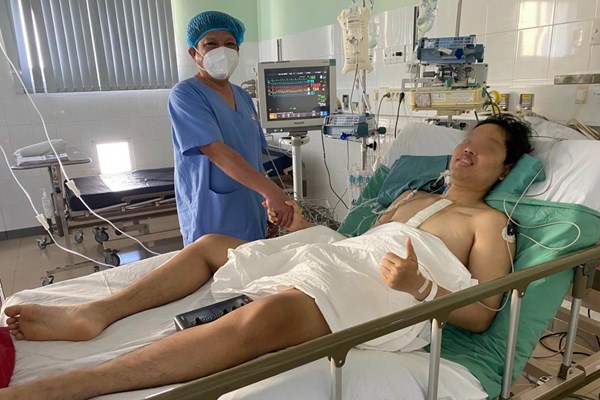 Xuyên đêm chạy ô tô để nhận tạng, kịp thời ghép tim cho bệnh nhân - Anh 1