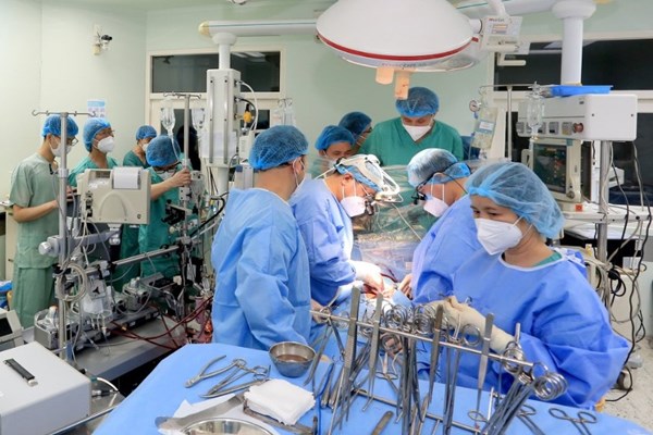 Xuyên đêm chạy ô tô để nhận tạng, kịp thời ghép tim cho bệnh nhân - Anh 2