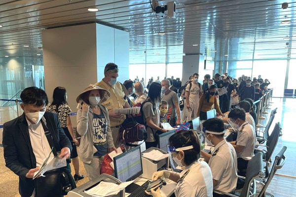 Mở cửa thì mới phục hồi - Anh 1