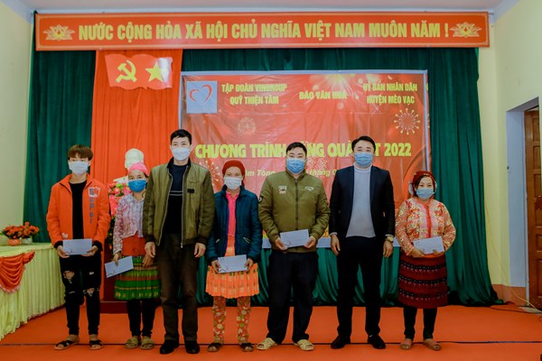 Báo Văn hóa và Quỹ Thiện Tâm tổ chức chương trình trao quà Tết tại Hà Giang: Ấn tượng với những nụ cười... - Anh 20