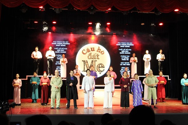 Mang sân khấu Kịch nói đến với sinh viên - Anh 9