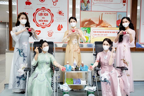 Hoa hậu Ngọc Hân hiến máu tình nguyện tại buổi họp báo Ngày Chủ nhật đỏ 2022 - Anh 3
