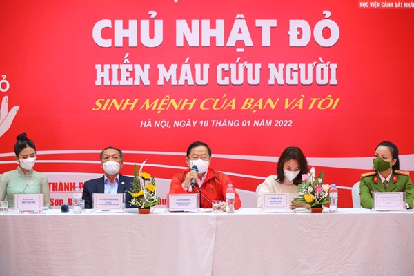 Hoa hậu Ngọc Hân hiến máu tình nguyện tại buổi họp báo Ngày Chủ nhật đỏ 2022 - Anh 1