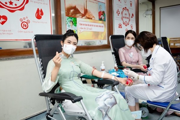 Hoa hậu Ngọc Hân hiến máu tình nguyện tại buổi họp báo Ngày Chủ nhật đỏ 2022 - Anh 2