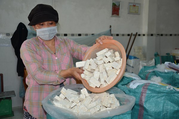 Làng nghề bánh mứt “chạy đua” ngày cận Tết - Anh 1