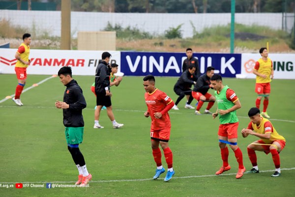 Tuyển Việt Nam tập buổi đầu tiên chuẩn bị cho vòng loại World Cup 2022 - Anh 1