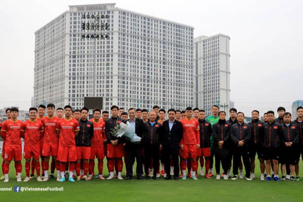 Tuyển Việt Nam tập buổi đầu tiên chuẩn bị cho vòng loại World Cup 2022 - Anh 2