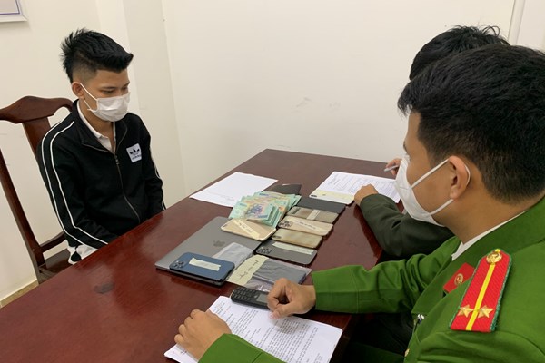 Phá đường dây đánh bạc qua mạng với số tiền cá cược hơn 500 tỷ đồng - Anh 2