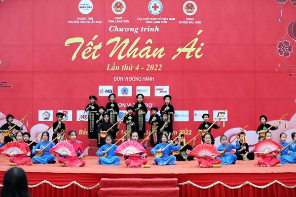 “Tết Nhân ái 2022” đến với bà con vùng cao Bắc Sơn - Anh 2