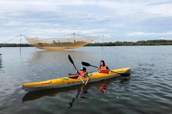 Cùng nhau vớt rác khi dã ngoại - Anh 1