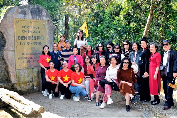 Nên lạc quan và “thức tỉnh” sớm - Anh 1