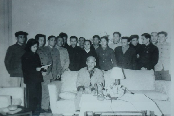 Kể chuyện đón Tết ở cơ quan Bác Hồ - Anh 1
