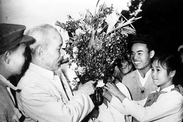 Ke chuyen don Tet o co quan Bac Ho - Anh 2