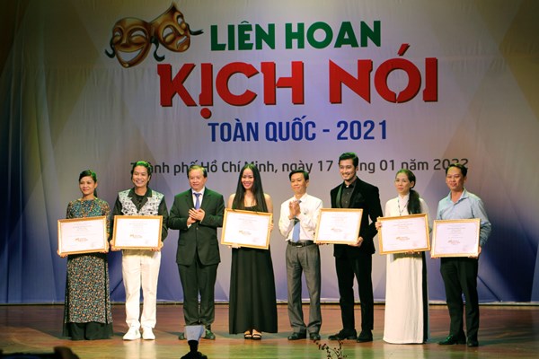 Bế mạc Liên hoan Kịch nói: 40 diễn viên nhận Huy chương Vàng - Anh 5