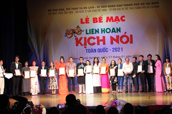 Bế mạc Liên hoan Kịch nói: 40 diễn viên nhận Huy chương Vàng - Anh 9