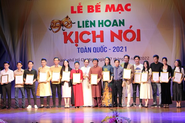 Bế mạc Liên hoan Kịch nói: 40 diễn viên nhận Huy chương Vàng - Anh 11