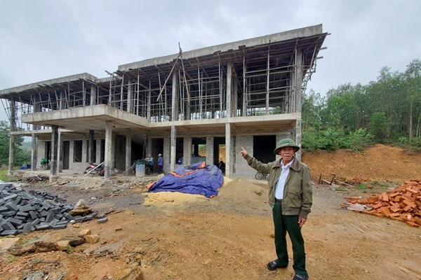Người bốn lần hiến đất mở đường, xây trường - Anh 1