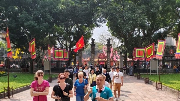 Thủ tướng chỉ đạo xây dựng lộ trình mở cửa an toàn, khoa học, hiệu quả đón khách du lịch quốc tế - Anh 1