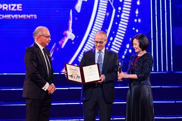 VinFuture công bố chủ nhân các giải thưởng phụng sự nhân loại năm 2021 - Anh 4