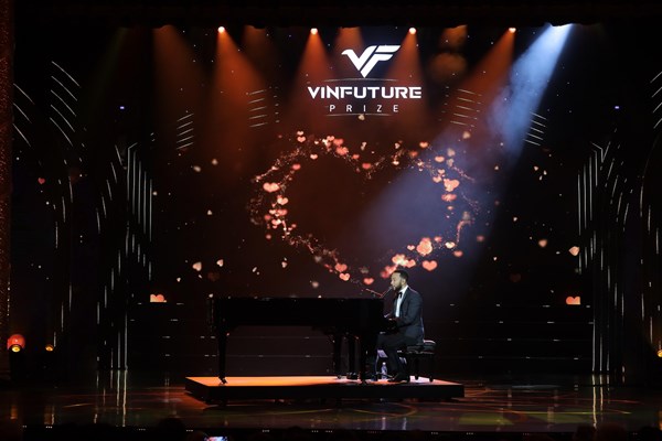 VinFuture công bố chủ nhân các giải thưởng phụng sự nhân loại năm 2021 - Anh 7
