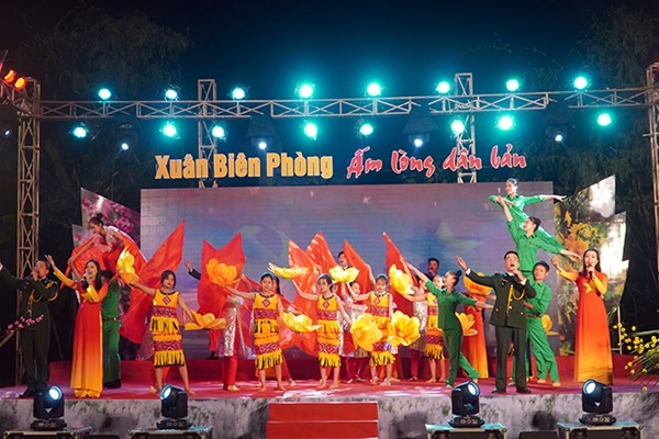 Quảng Bình tổ chức chương trình “Xuân Biên phòng - Ấm lòng dân bản” - Anh 1