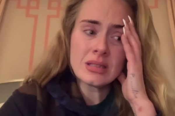 Một nửa ê kíp bị Covid-19, “họa mi nước Anh” Adele hoãn buổi biểu diễn ở Las Vegas - Anh 1