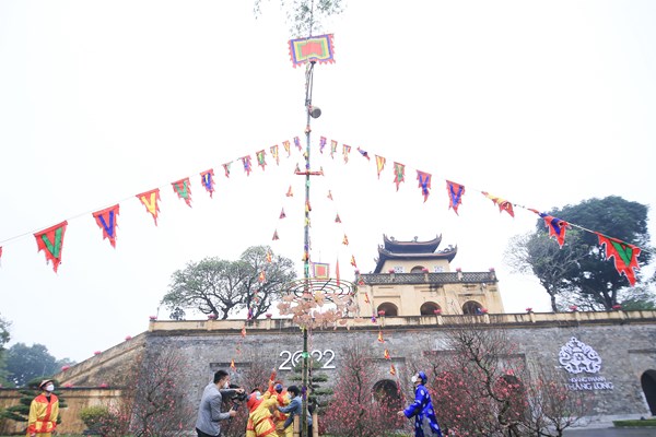 Đường hoa xuân, dựng cây nêu ngày Tết - Anh 1