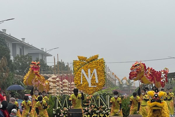 Đường hoa xuân, dựng cây nêu ngày Tết - Anh 2