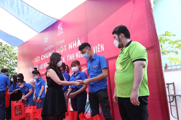 Chương trình “Tết Chung Một Nhà” do Trung ương Đoàn TNCS Hồ Chí Minh và Bia Saigon đã chính thức bắt đầu - Anh 8
