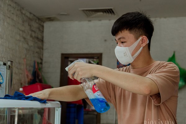 Những người không về nhà đón Tết - Anh 2
