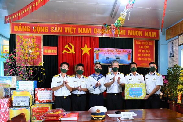 Đón Xuân​​​​​​​ và canh biển trời Tổ quốc - Anh 1