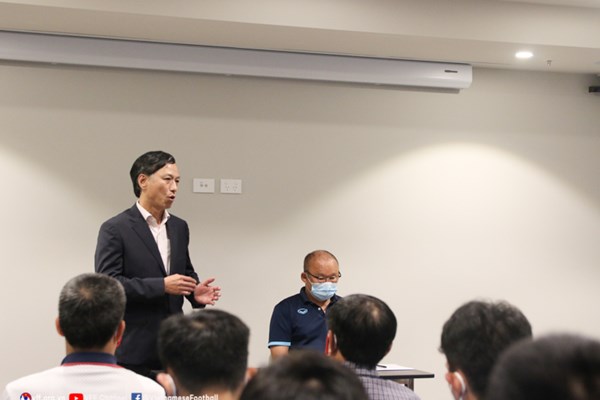Tuyển Việt Nam nhận sự động viên đặc biệt từ Đại sứ Việt Nam tại Australia - Anh 1