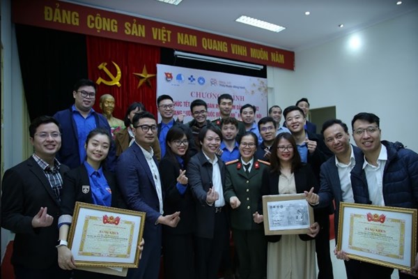 Mạng lưới Thầy thuốc đồng hành Hà Nội hỗ trợ, tư vấn hàng nghìn bệnh nhân F0 - Anh 2