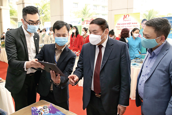 Bộ trưởng Bộ VHTTDL Nguyễn Văn Hùng:​​​​​​​ Vận dụng đầy đủ, sâu sắc nhất để vận hành tốt nhất “cỗ xe tam mã” Văn hóa, Thể thao và Du lịch - Anh 4