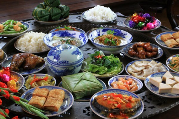 Mâm cơm Tết Việt - Anh 1