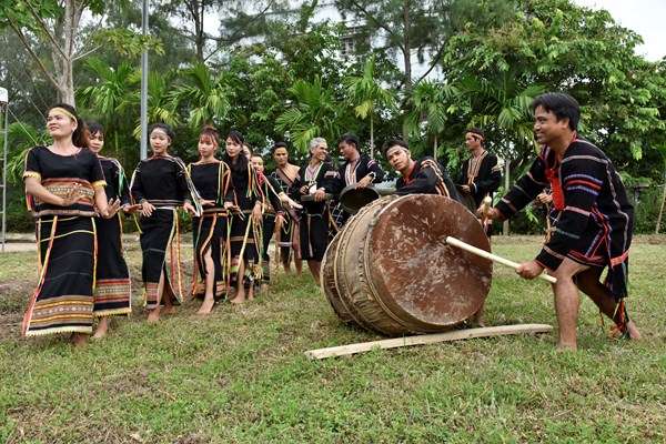 Những chuyện lạ về chiêng Tây Nguyên - Anh 2