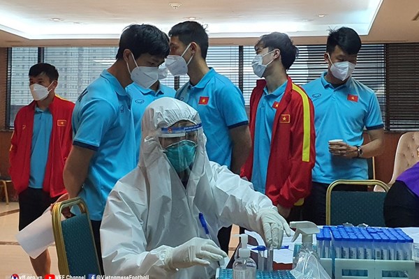 Quế Ngọc Hải nghi nhiễm Covid-19, phải chờ kết quả xét nghiệm RT-PCR - Anh 2