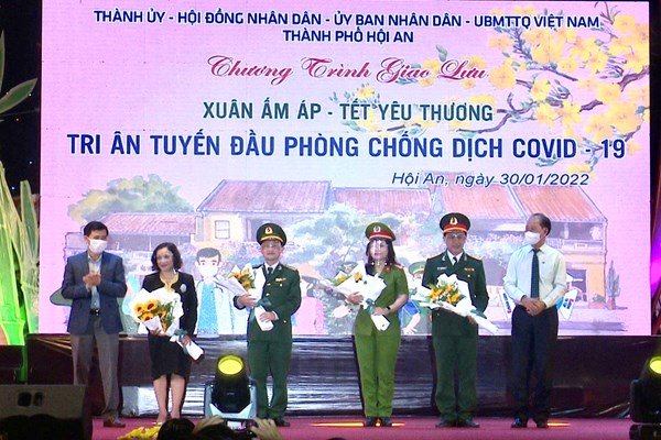 Hội An: Đầu Xuân tri ân, tôn vinh lực lượng tuyến đầu chống dịch - Anh 1