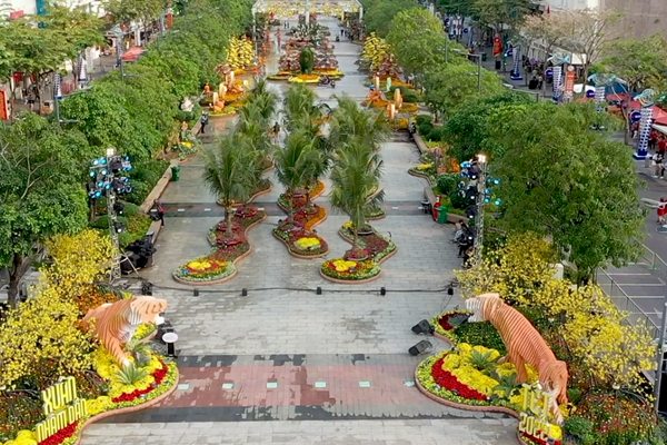 Đường hoa Nguyễn Huệ mở cửa thêm 2 ngày - Anh 1