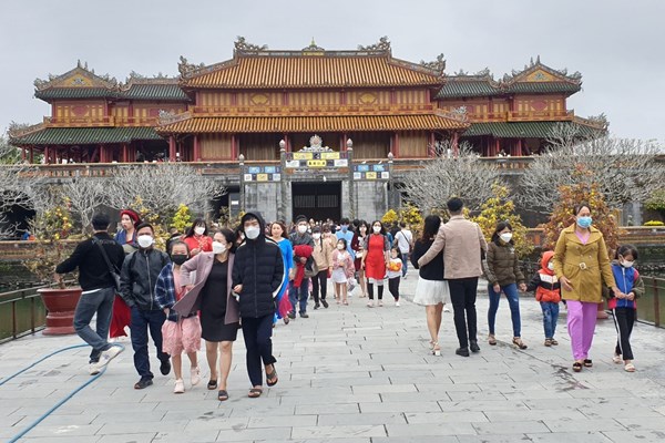 Khách tham quan các điểm di tích tại Huế tăng “đột biến” trong Tết - Anh 1