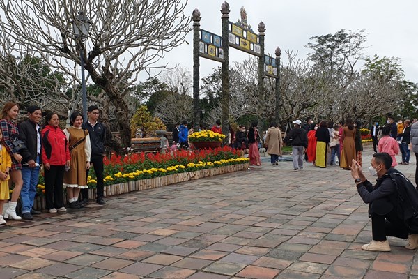 Khách tham quan các điểm di tích tại Huế tăng “đột biến” trong Tết - Anh 2