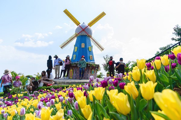 Du lịch nội địa “bội thu” ngay từ đầu năm - Anh 3