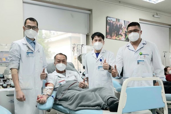 Món quà “lì xì” đặc biệt các y bác sĩ gửi tới bệnh nhân - Anh 1