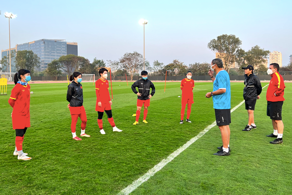 “Có những bạn ra sân không thở được, không chạy được, chuẩn bị chạy thì ngã” - Anh 1
