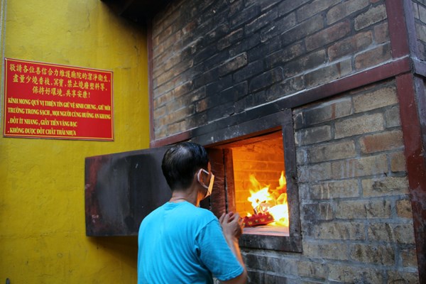 Các hội quán người Hoa đón khách đầu năm trong thận trọng, thực hiện quy định an toàn phòng dịch - Anh 8